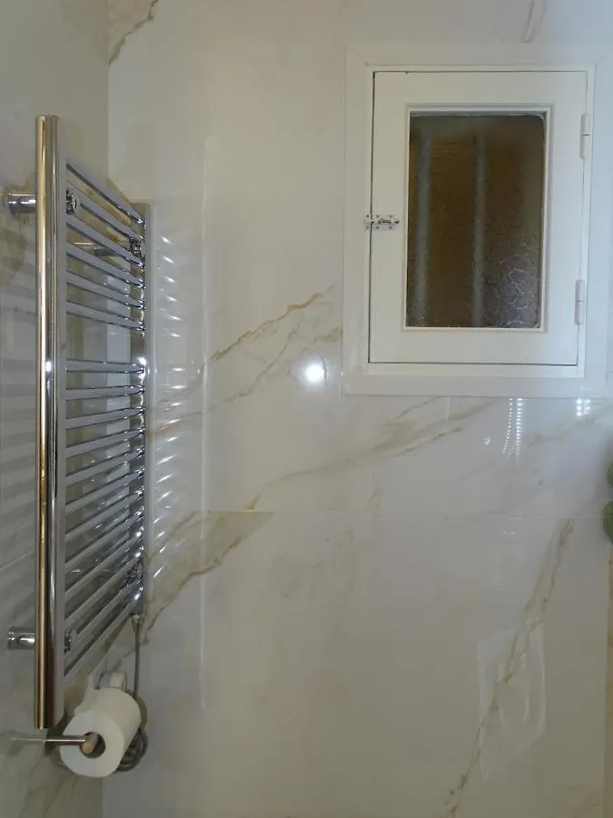 Augustins Fountain Studio: Cozy Historic Aix Center Retreat Aix-en-Provence Apartment